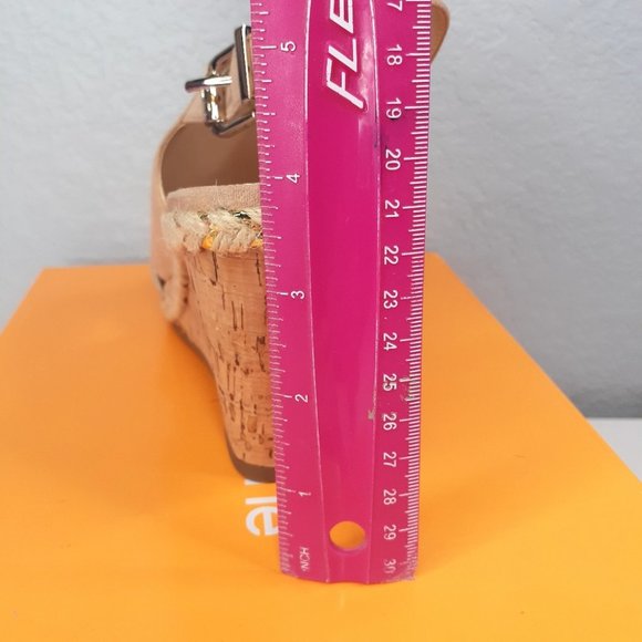 New liz Claiborne  wedges size 9 - Picture 7 of 7